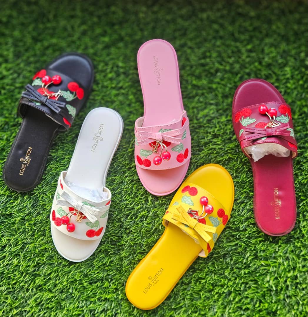 Quality flat Gucci slippers